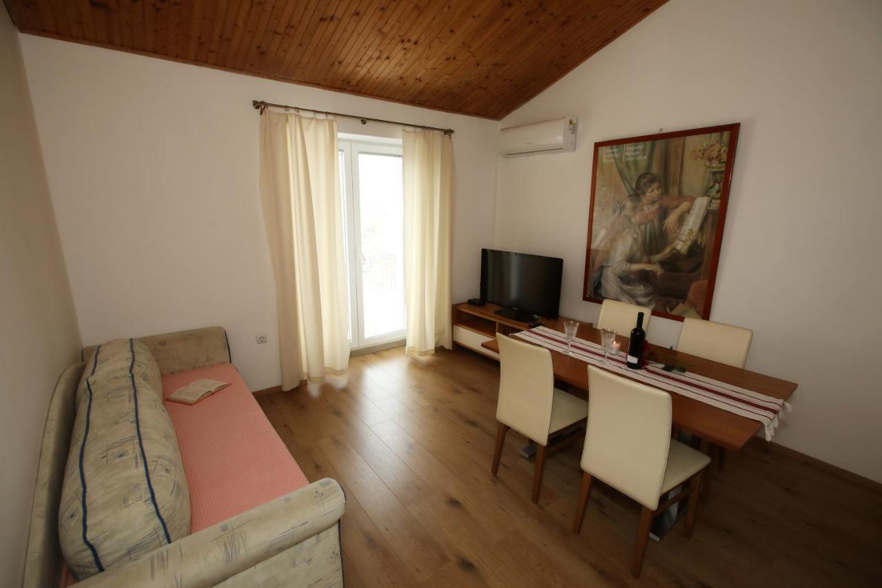 Apartments Noemi Malinska Luaran gambar