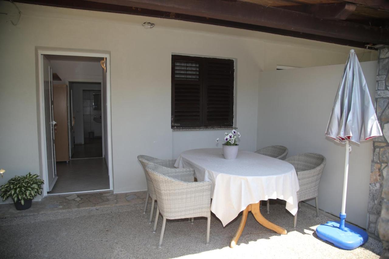 Apartments Noemi Malinska Luaran gambar