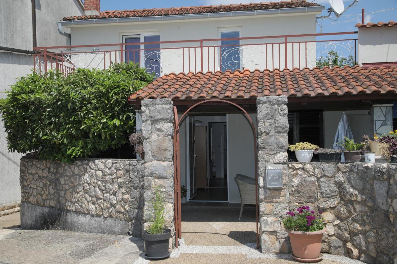 Apartments Noemi Malinska Luaran gambar